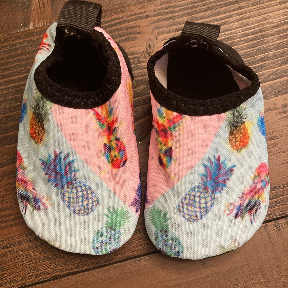 JIASUQI Baby Water Shoes in cute pineapple print U.S. Size: 6-12 months VGUC 🍍